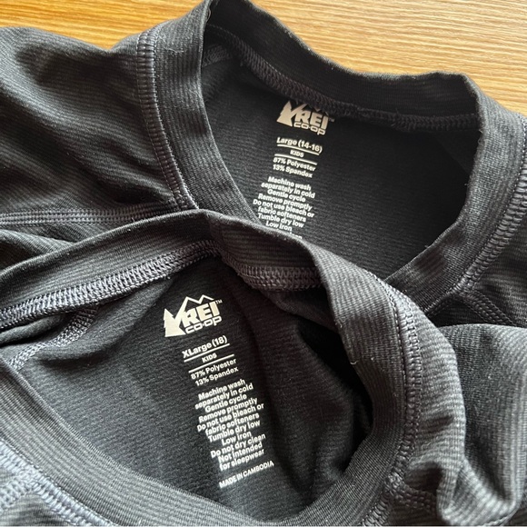 (2 Shirts) REI Kids Boys Baselayer Athletic Thermal Long Sleeve T-shirt - Picture 3 of 3